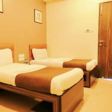 Hotel Amfahh Bombay Esterno foto