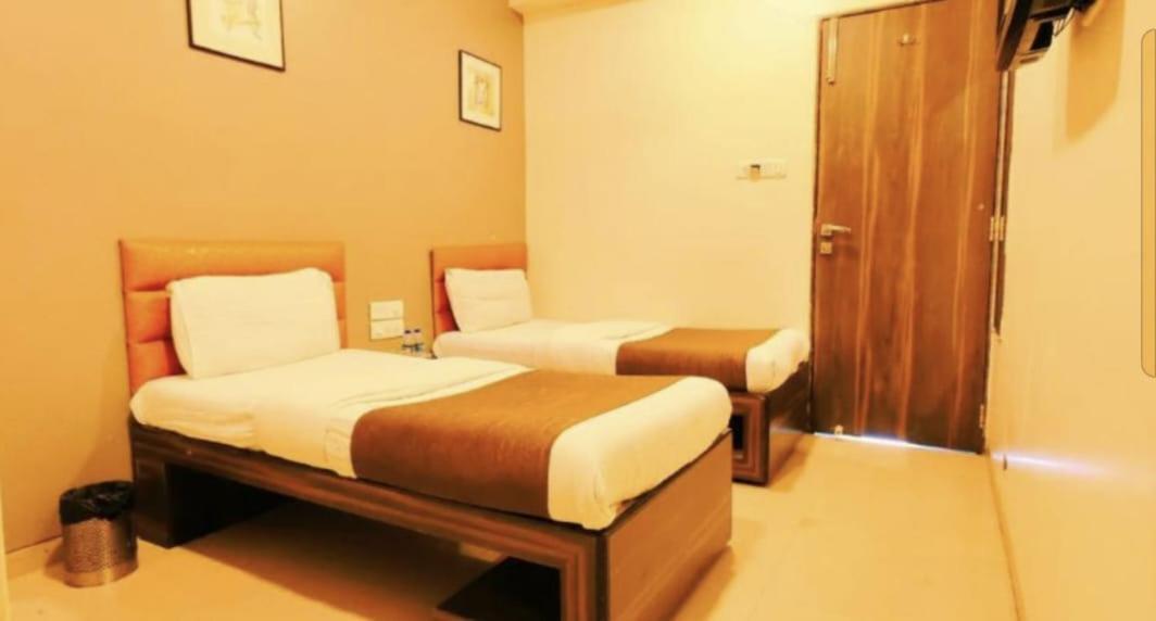 Hotel Amfahh Bombay Esterno foto